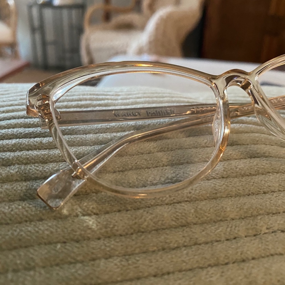 Translucent Cat Eye Frames - image 3